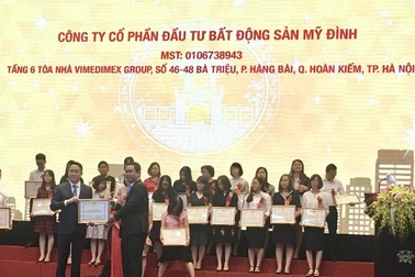 Chủ đầu tư dự án The Emerald nhận Giấy khen về thực hiện tốt chính sách pháp luật thuế