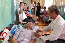 Khởi tố vụ thầy giáo tạt axít vào 4 cán bộ, giáo viên