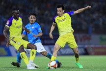 Hà Nội FC thắng Khánh Hòa, Quảng Nam hòa Bình Định khi Đình Bắc trở lại