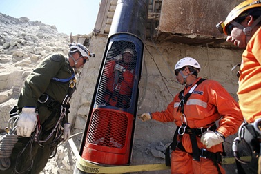 Chile hồi hộp giải cứu 33 thợ mỏ 