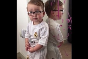 Clip em bé chối tội khi bị mẹ mắng cực đáng yêu “gây sốt” trên Internet