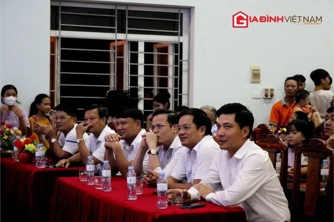 Lãnh đạo Tạp chí Gia đình Việt Nam và UBND huyện Thiệu Hóa tham dự chương trình.