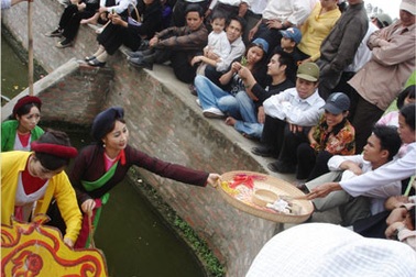 Nghiêm cấm quan họ ngửa nón xin tiền tại Hội Lim