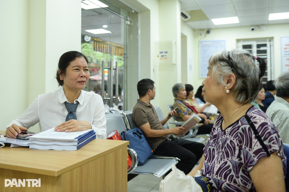 Bí thư phường Phú Thượng: Ứng dụng chuyển đổi số để phục vụ dân tốt nhất - 5 Bí thư phường Phú Thượng: Ứng dụng chuyển đổi số để phục vụ dân tốt nhất - 5