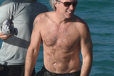 Rocker Jon Bon Jovi: 54 tuổi vẫn giữ được phong độ và vẻ ngoài hấp dẫn