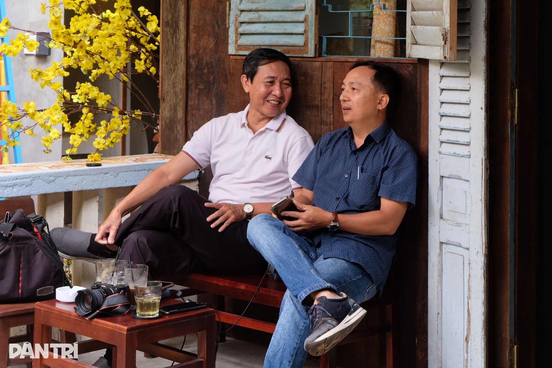 ហាងកាហ្វេនៅ HCMC មានចង្ក្រានឈើ និងគុម្ពោត៖ អតិថិជនបើកឡាន 1 ម៉ោងដើម្បីថតរូប - 11 Quán cà phê ở TPHCM có bếp củi, giàn bầu: Khách chạy 1 tiếng đến chụp ảnh - 11