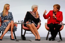 Ái nữ nhà Trump lần đầu ra mắt chính trường thế giới