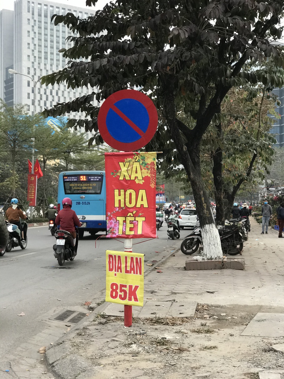 Covid-19 tái xuất: Dân buôn đồng loạt thanh lý, xả hàng, nghỉ Tết sớm - 2 Covid-19 tái xuất: Dân buôn đồng loạt thanh lý, xả hàng, nghỉ Tết sớm - 2
