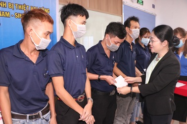 Hỗ trợ công nhân có gia đình bị thiệt hại do bão lũ 10,5 tỷ đồng