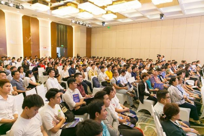 Giới trẻ Việt khắp thế giới đổ về Việt Nam học phi công - Ảnh 7. Giới trẻ Việt khắp thế giới đổ về Việt Nam học phi công - Ảnh 7.