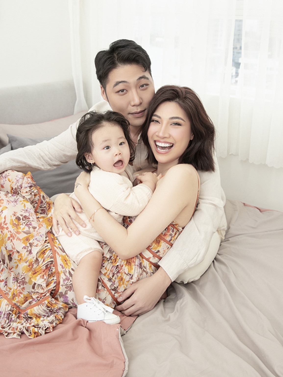Sao Việt ly hôn chồng ngoại quốc: Người tổn thương, kẻ hối hận muộn màng - 2 Sao Việt ly hôn chồng ngoại quốc: Người tổn thương, kẻ hối hận muộn màng - 2