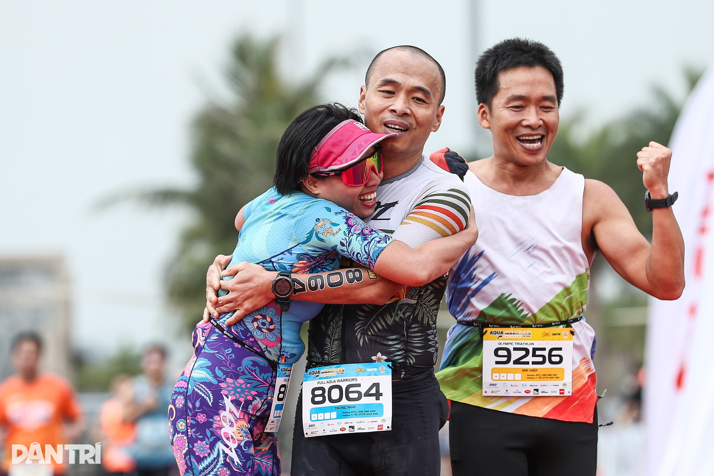 View - Những màn ăn mừng vỡ òa cảm xúc tại vạch đích Aqua Warriors Halong Bay 2025 | Báo Dân trí