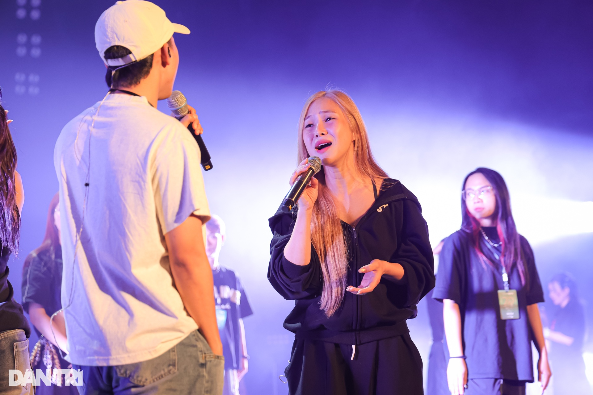 Hương Tràm và dàn nghệ sĩ tổng duyệt trước đêm nhạc Rực rỡ ngày mới - 11 Hương Tràm và dàn nghệ sĩ tổng duyệt trước đêm nhạc Rực rỡ ngày mới - 11