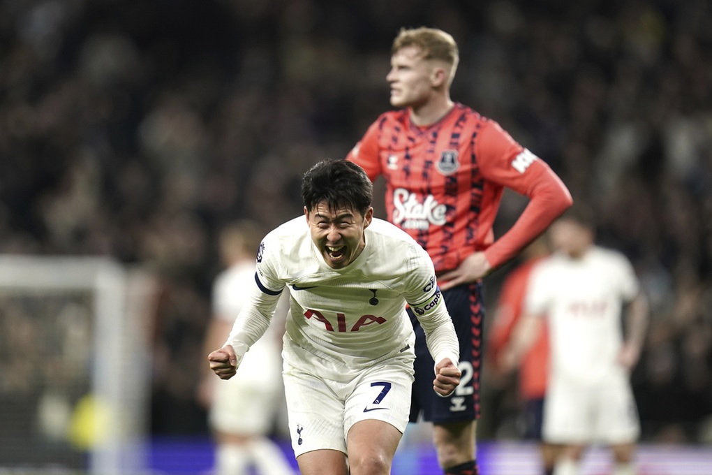 Tottenham đánh bật Man City khỏi top 4 - 2