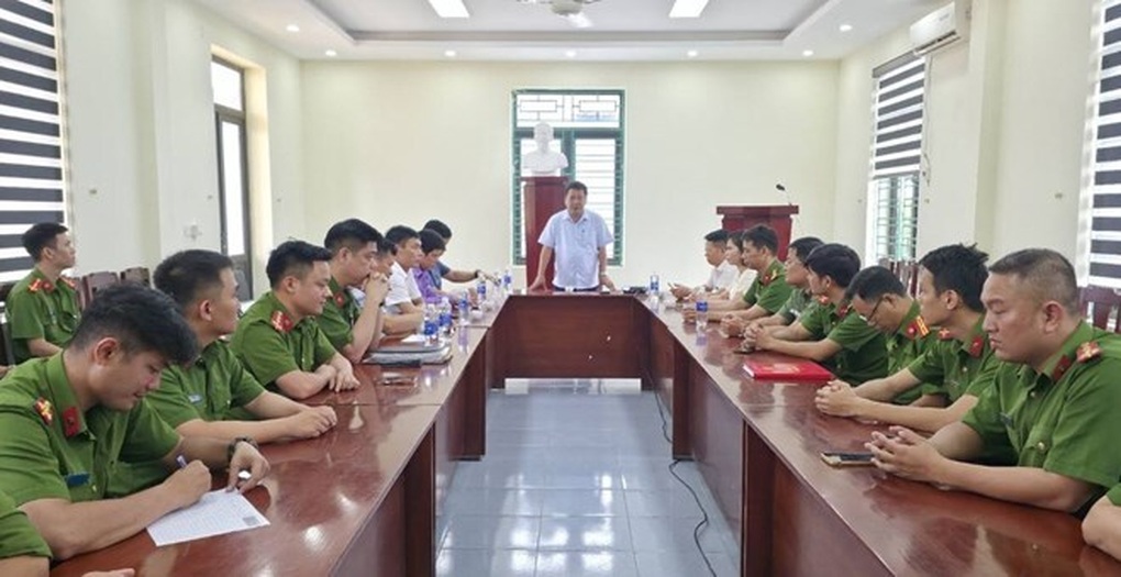 Khởi tố người đàn ông bôi máu vào công an, dọa cho lây HIV - 1