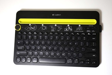 Cận cảnh bàn phím không dây có thể kết nối 3 thiết bị cùng lúc