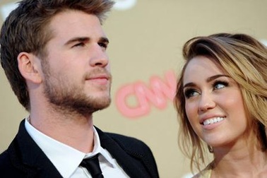Nuối tiếc hành trình 10 năm yêu nhau của Miley Cyrus và Liam Hemsworth