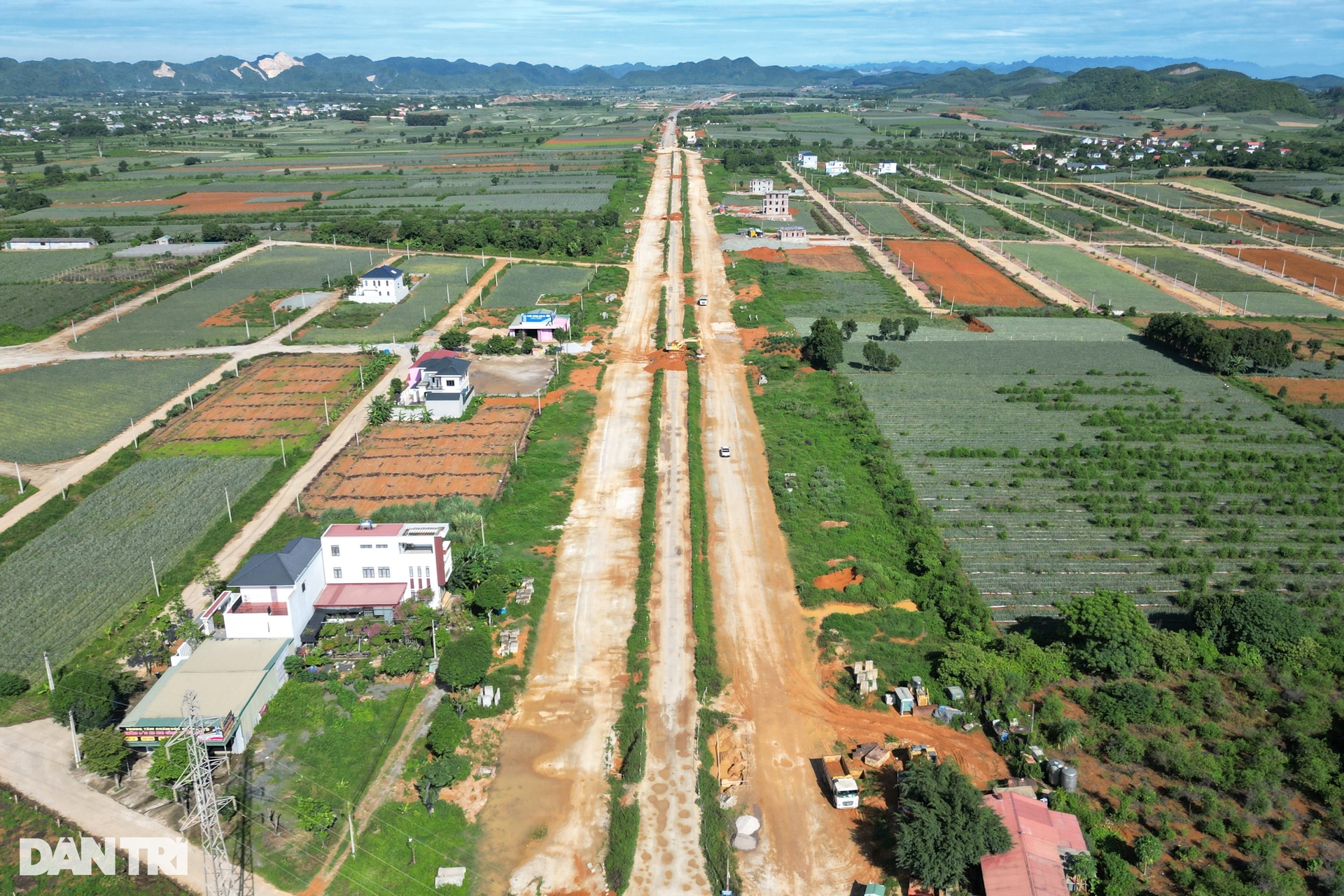 Cận cảnh tuyến đường hơn 20km tiêu tốn gần 2.000 tỷ đồng ở Ninh Bình - 3 Cận cảnh tuyến đường hơn 20km tiêu tốn gần 2.000 tỷ đồng ở Ninh Bình - 3