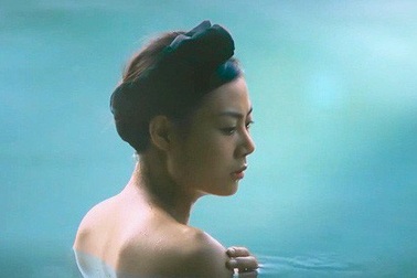 Phim “Thương nhớ ở ai” gây tranh cãi vì diễn viên nữ không mặc nội y