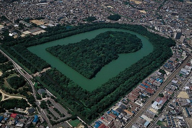 Thăm khu lăng mộ của 'Thiên hoàng thần thoại' Nhật Bản