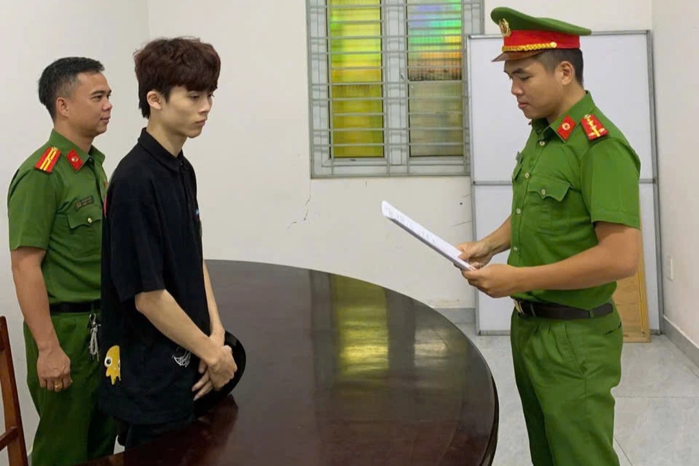 Dùng chiêu “bao đậu” bằng lái xe, chiếm đoạt gần 200 triệu đồng - 1 Dùng chiêu “bao đậu” bằng lái xe, chiếm đoạt gần 200 triệu đồng - 1