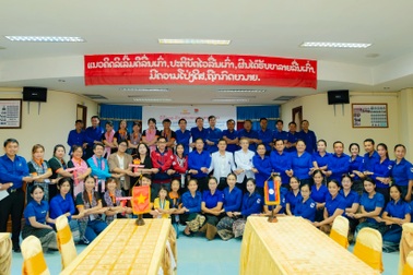 Kingsport trao tặng hàng trăm thiết bị y tế đến với người dân Lào