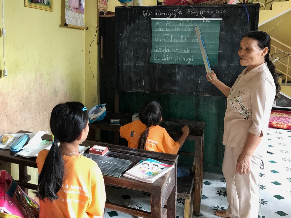 Cô Diệp gần 30 năm, mở lớp dạy học miễn phí cho trẻ em nghèo - 1