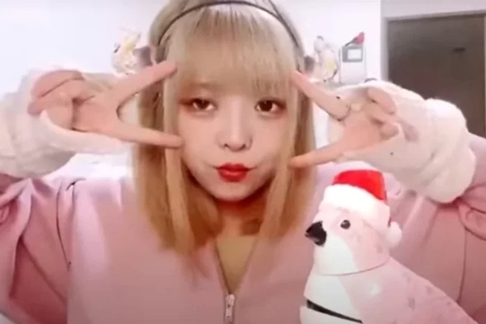Bé đường bán sách dạy cách lừa đàn ông, moi tiền nhận án 9 tù - 1 Bé đường bán sách dạy cách lừa đàn ông, moi tiền nhận án 9 tù - 1