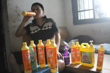 Sự thật về người đàn ông uống nước tẩy rửa