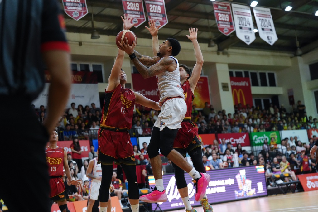 Kịch tính xảy ra ở trận chung kết bóng rổ nhà nghề Việt Nam VBA 2026 - 1 Kịch tính xảy ra ở trận chung kết bóng rổ nhà nghề Việt Nam VBA 2026 - 1