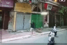 "Người hùng" đỡ bé gái rơi từ tầng 2: Phản xạ như người bố đỡ con!