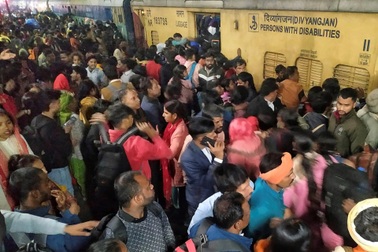 Giẫm đạp tại ga tàu Ấn Độ, ít nhất 15 người chết