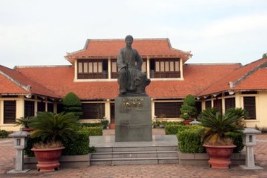 Tổ chức ngày thơ Việt Nam tại khu lưu niệm đại thi hào Nguyễn Du