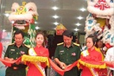 Khai trương 2 siêu thị, Viettel tặng quà cho tất cả các khách hàng