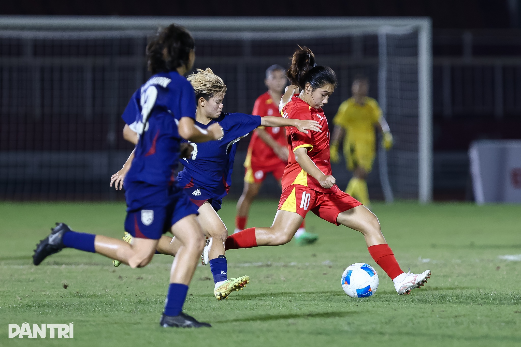 U19 nữ Việt Nam bật khóc sau khi đánh mất ngôi vô địch vào tay người Thái - 5