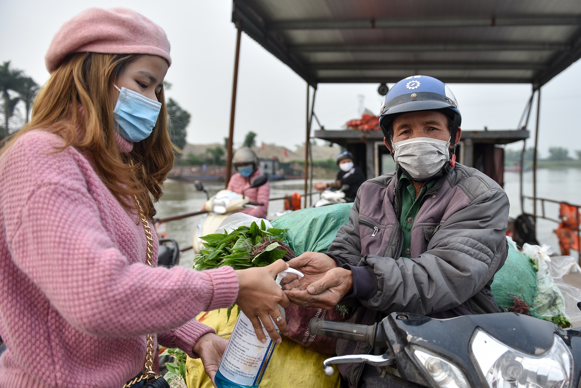 Sở GTVT vào cuộc, bến phà nghìn người chen chúc ở Hải Dương giờ ra sao? - 18