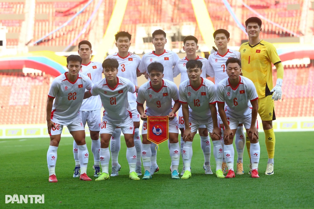 Sự cố đầu trận U22 Việt Nam - U22 Lào: Hai đội hát Quốc ca không có nhạc - 1