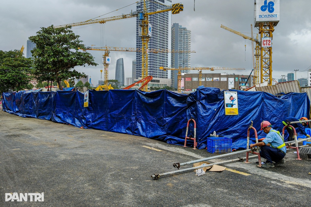 Tạm dừng thi công tại khu vực xuất hiện hố sâu “nuốt chửng” nhiều ô tô - 2