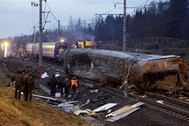 Hiện trường vụ tai nạn tàu hỏa thảm khốc ở Nga