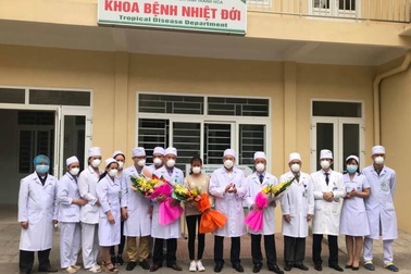 Nữ bệnh nhân dương tính với virus corona đã được ra viện