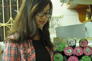 Cùng làm bánh mừng 8/3 với cô gái xinh đẹp HV Ngoại giao