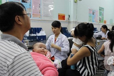 Vì sao xảy ra tình trạng hết vắc xin 5 trong 1?