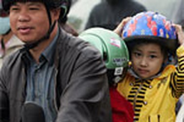 Tết, không đội mũ bảo hiểm vẫn bị phạt