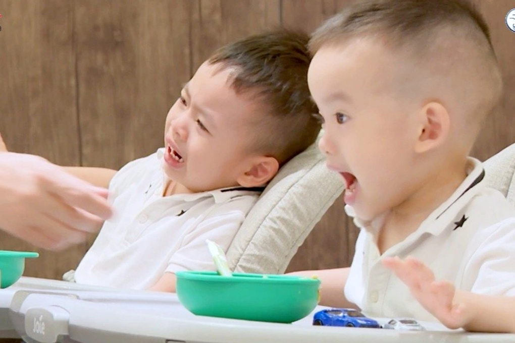 MC Thành Trung và Dương Khắc Linh mệt rã rời khi chăm sóc cặp song sinh - 2 MC Thành Trung và Dương Khắc Linh mệt rã rời khi chăm sóc cặp song sinh - 2