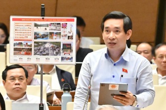 Đề xuất “người đi bộ đi ngược chiều dòng xe nếu đường không có vỉa hè”