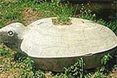 Thừa Thiên - Huế tìm thấy rùa đá cổ nặng trên 1 tấn