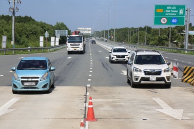 Cao tốc TPHCM - Dầu Giây giảm lượng xe nhờ tuyến Bến Lức - Long Thành