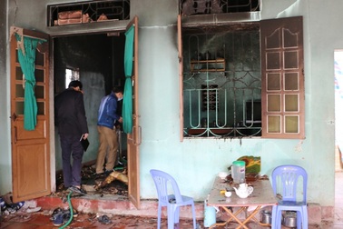 Vụ 2 bố con chết cháy trong nhà: Nghi án bố giết con rồi tự sát