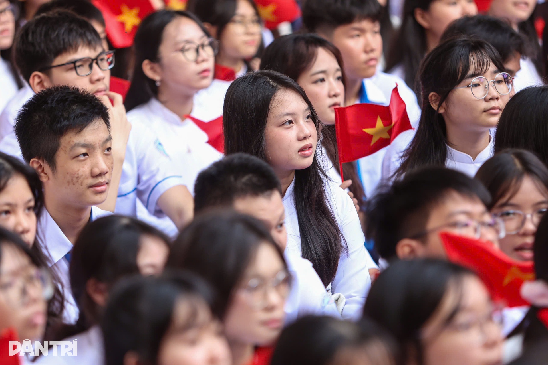 Nữ sinh Sài Thành thướt tha áo dài trắng trong ngày khai giảng - 9