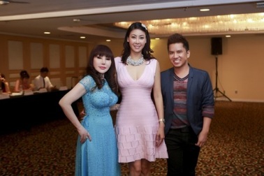 Hoa hậu Hà Kiều Anh “gợi cảm” đi chấm thi người đẹp